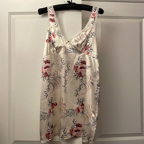 Shein Floral Print Lace Trim Satin Nightdress BNWOT - Picture 8 of 13